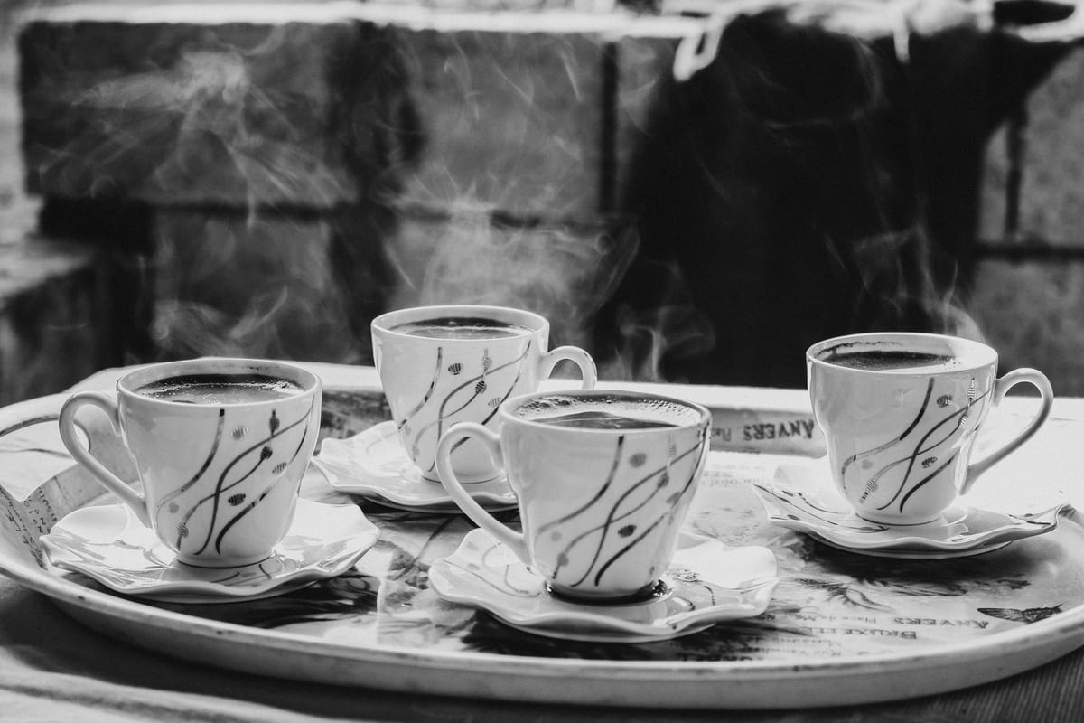 มัทฉะหรือกาแฟ: สิ่งที่คุณไม่เคยรู้เกี่ยวกับการปลุกพลังงานที่เหนือกว่าแค่คาเฟอีน